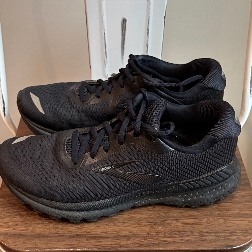Brooks Black Athletic Shoes